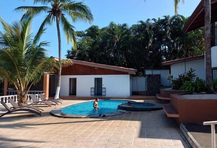 تختخواب و صبحانه Uruka Lodge