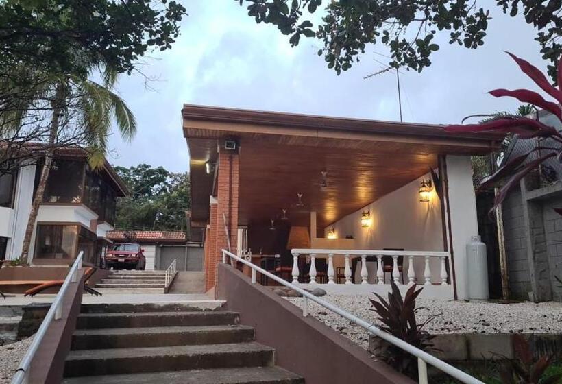 تختخواب و صبحانه Uruka Lodge