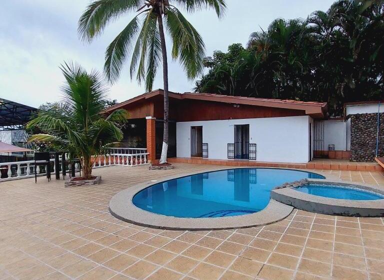 تختخواب و صبحانه Uruka Lodge