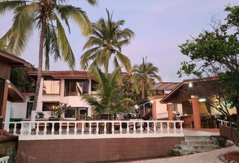 تختخواب و صبحانه Uruka Lodge