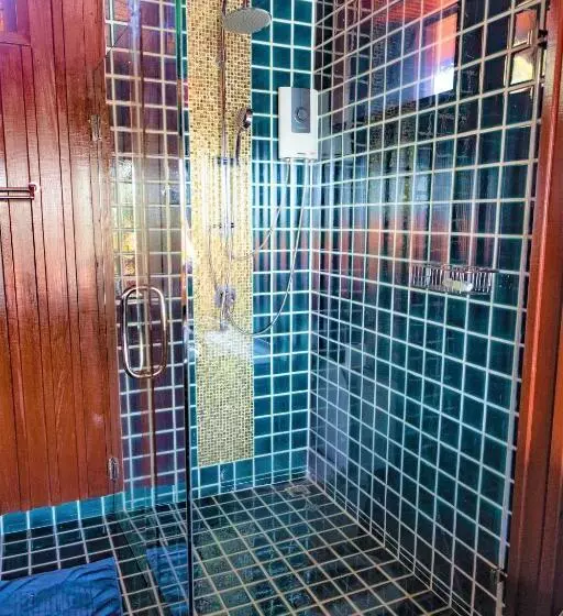 Hotelli Erawan Villa