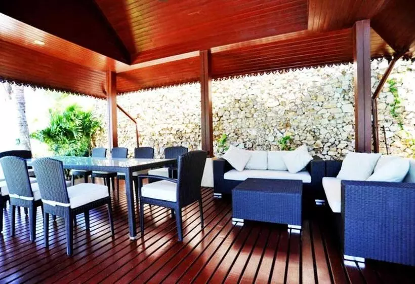 Hotelli Erawan Villa