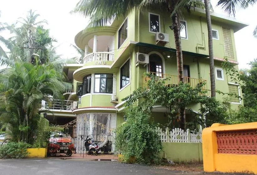 ホテル Oyo 6453 Studios Behind Kfc Calangute