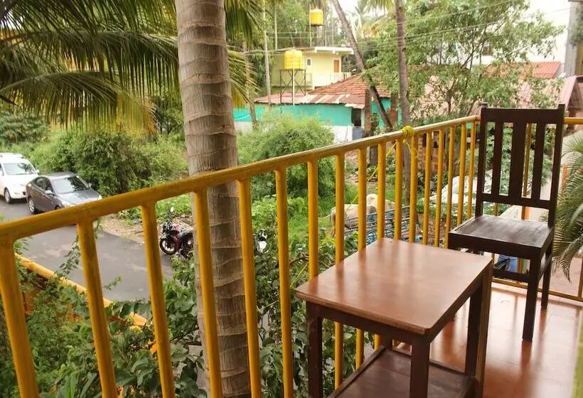ホテル Oyo 6453 Studios Behind Kfc Calangute