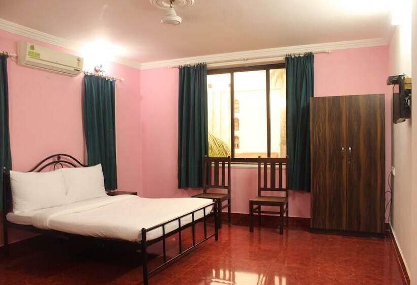 Hotel Oyo 6453 Studios Behind Kfc Calangute