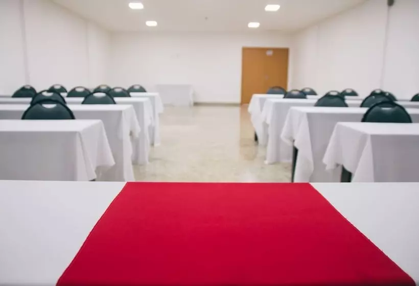 Summit Suítes Hotel Caçapava