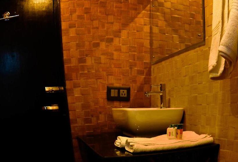 هتل Capital O 6645 Sapphire