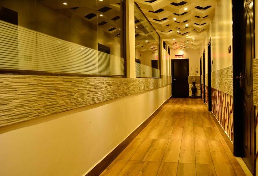 هتل Capital O 6645 Sapphire