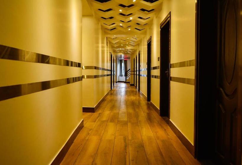 هتل Capital O 6645 Sapphire