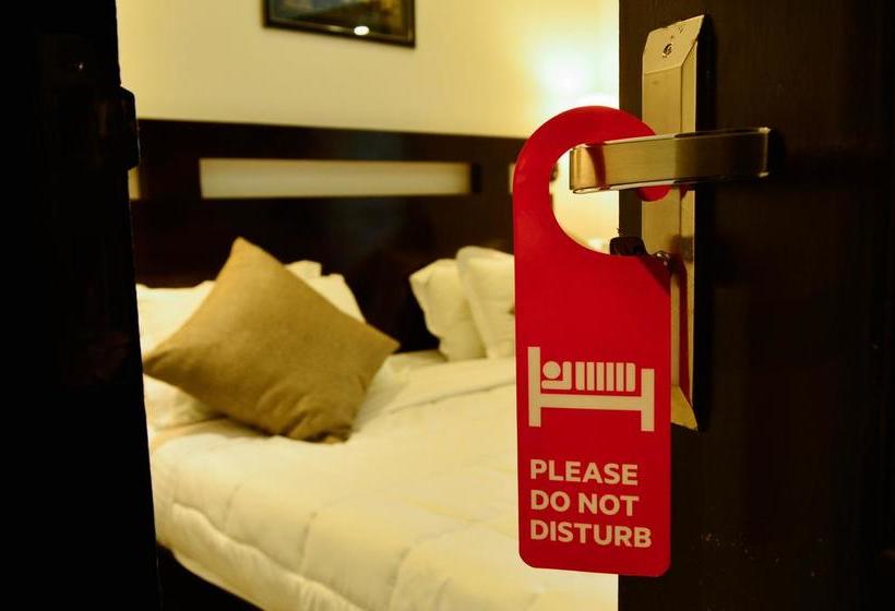 هتل Capital O 6645 Sapphire