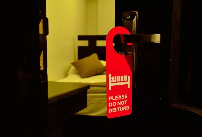 هتل Capital O 6645 Sapphire