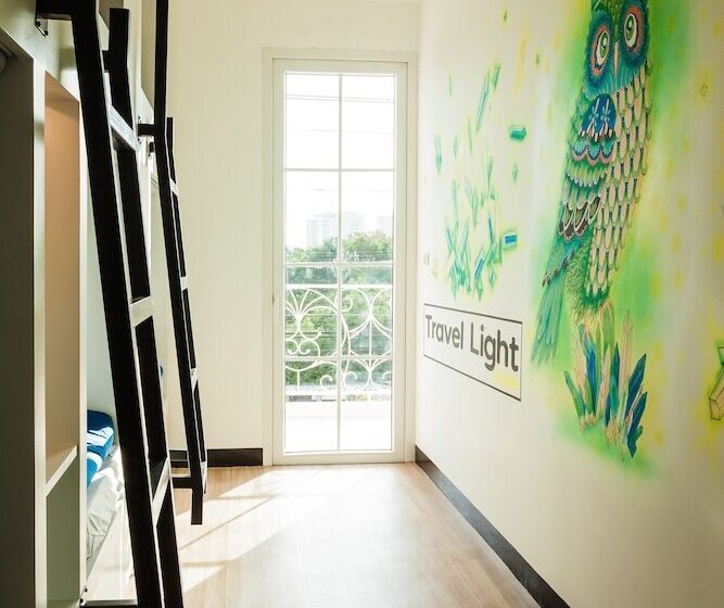 Travel Light Hostel Pattaya