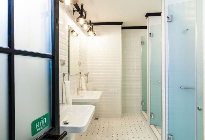 Travel Light Hostel Pattaya