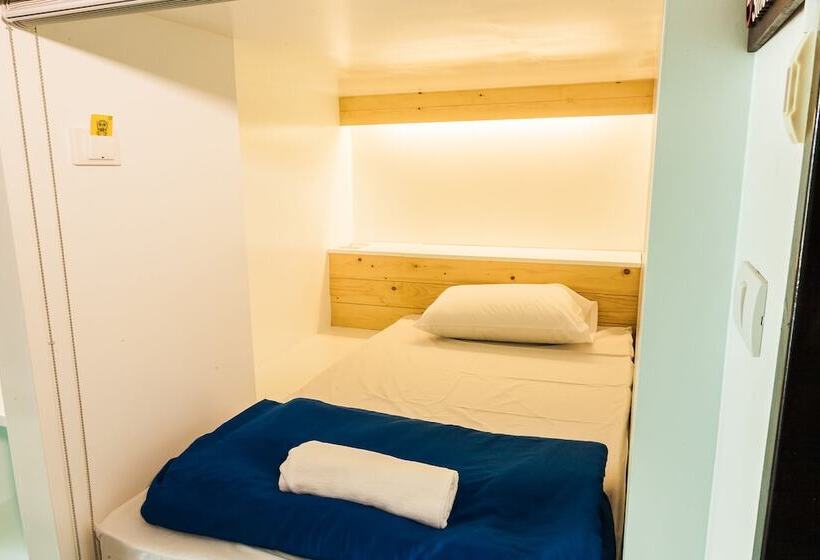 Travel Light Hostel Pattaya