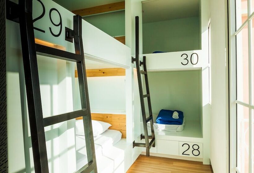 Travel Light Hostel Pattaya