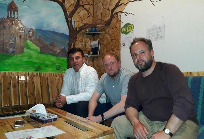 هاستل Mini House