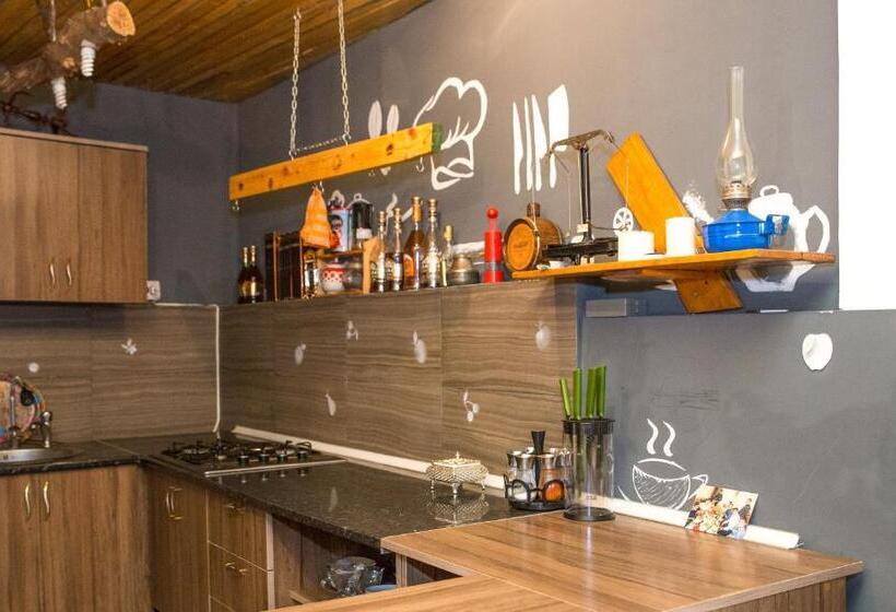 هاستل Mini House