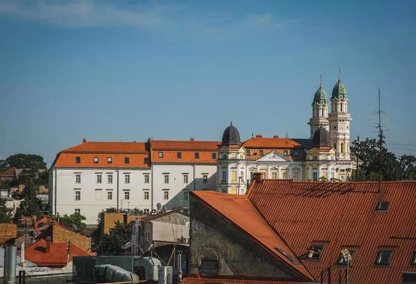 Alina Hotel & Hostel