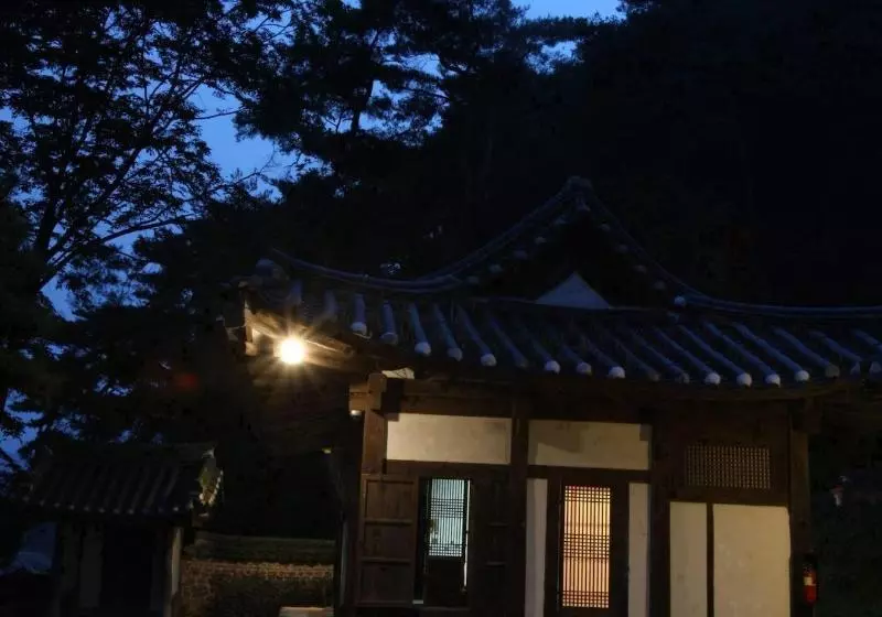 تختخواب و صبحانه Okyeon Jeongsa