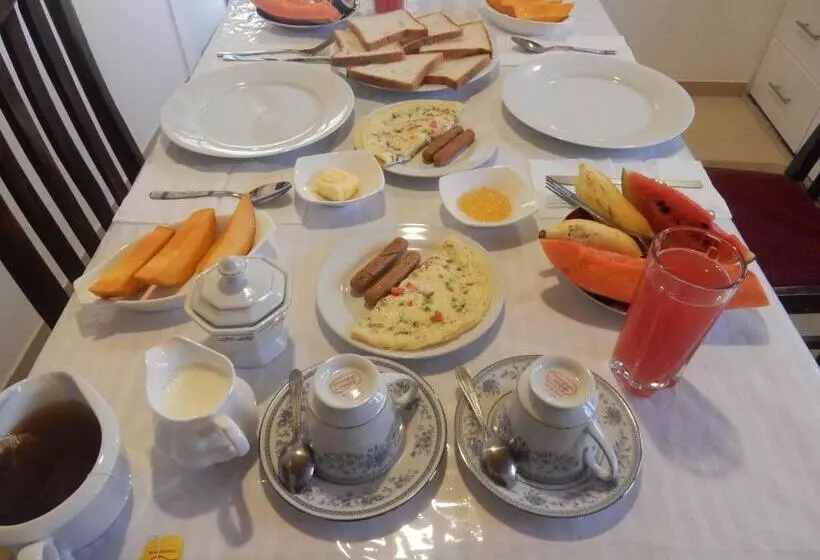 تختخواب و صبحانه Sisanda Residence