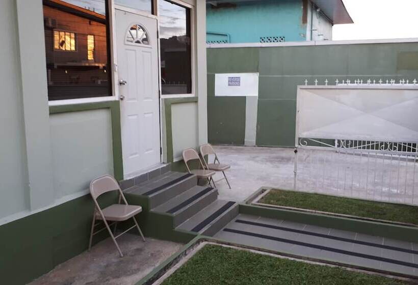 تختخواب و صبحانه Woodbrook On The Avenue