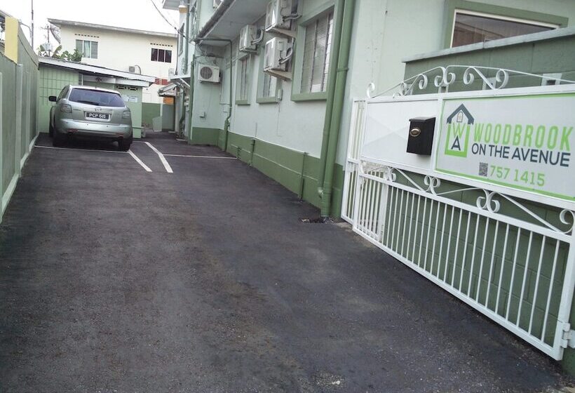 تختخواب و صبحانه Woodbrook On The Avenue