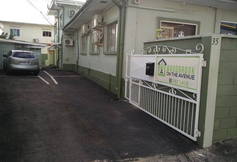 تختخواب و صبحانه Woodbrook On The Avenue