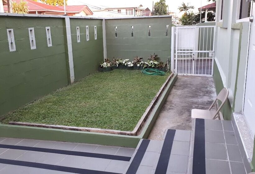 تختخواب و صبحانه Woodbrook On The Avenue