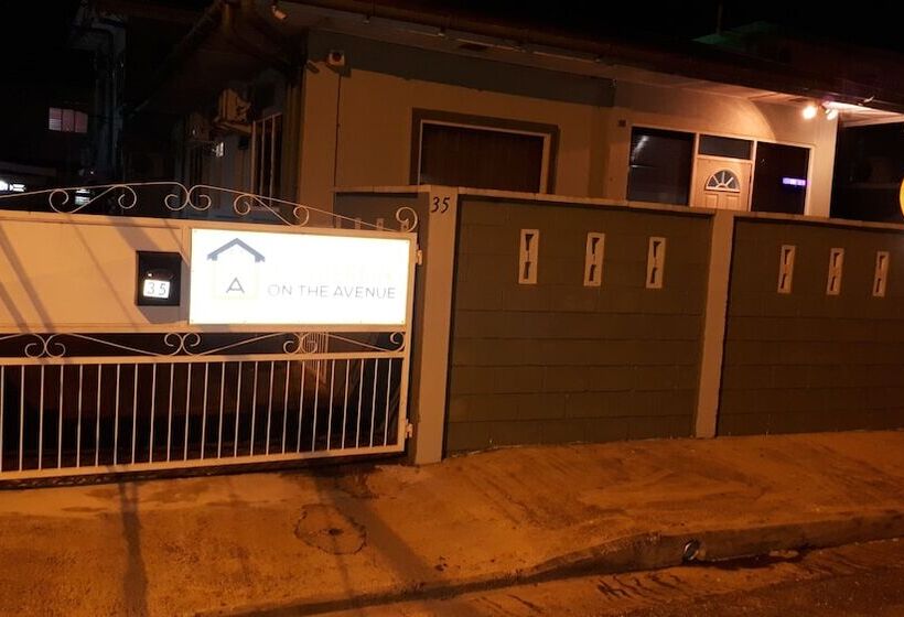 تختخواب و صبحانه Woodbrook On The Avenue