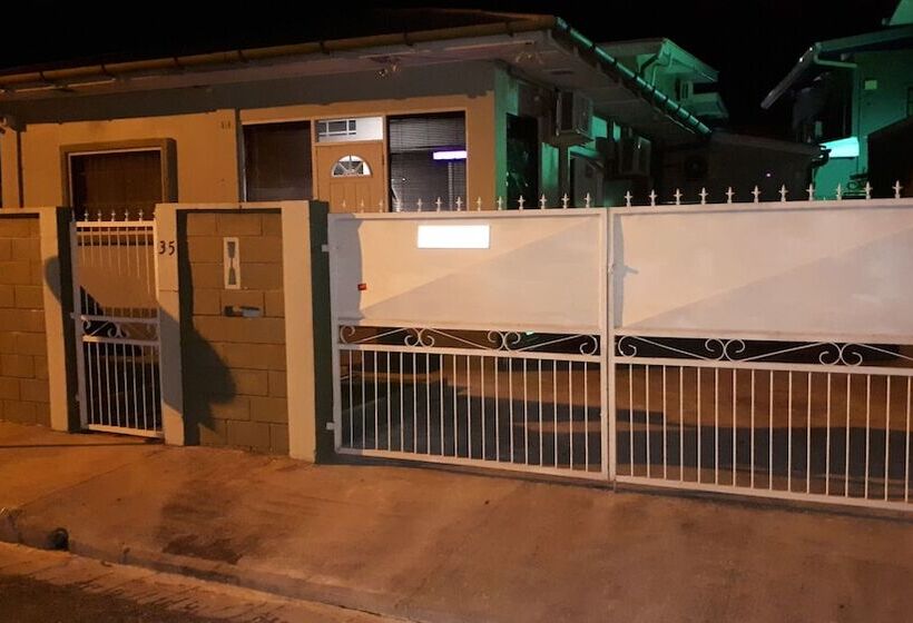 تختخواب و صبحانه Woodbrook On The Avenue