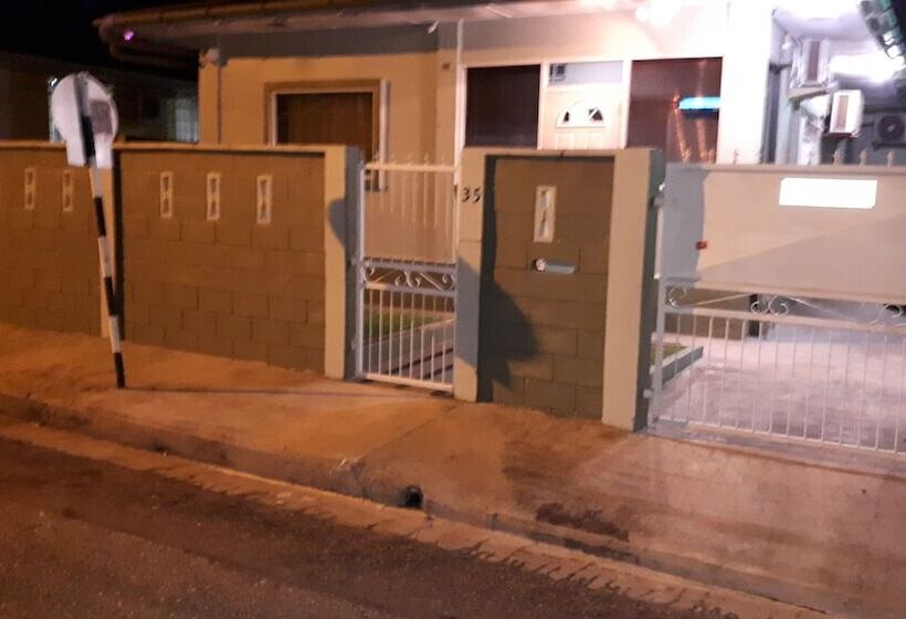 تختخواب و صبحانه Woodbrook On The Avenue