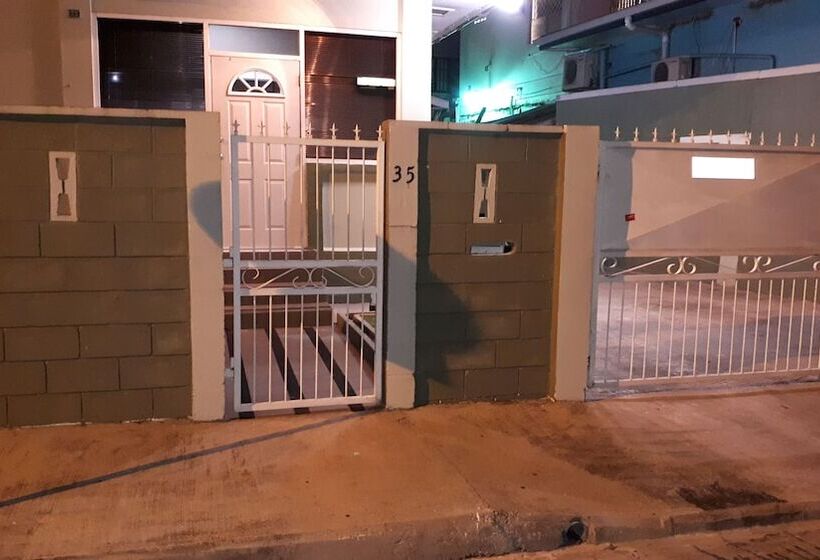 تختخواب و صبحانه Woodbrook On The Avenue