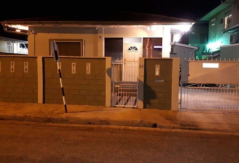 تختخواب و صبحانه Woodbrook On The Avenue