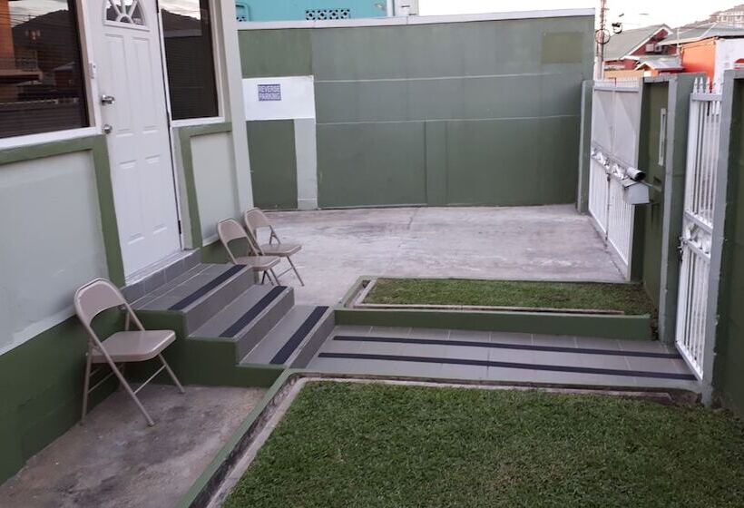 تختخواب و صبحانه Woodbrook On The Avenue