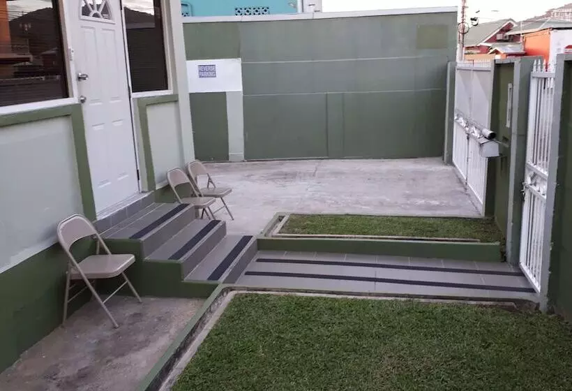 تختخواب و صبحانه Woodbrook On The Avenue