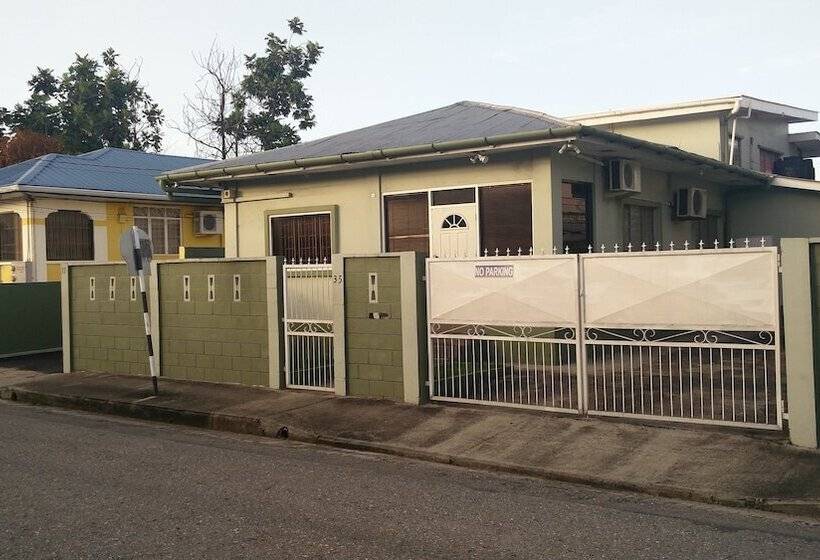 تختخواب و صبحانه Woodbrook On The Avenue