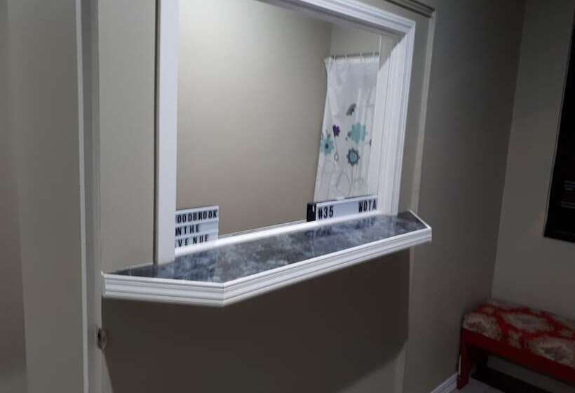 تختخواب و صبحانه Woodbrook On The Avenue