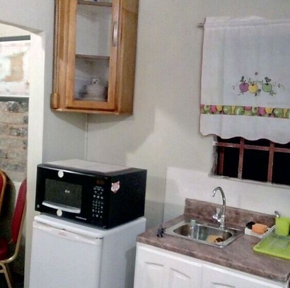 تختخواب و صبحانه Woodbrook On The Avenue