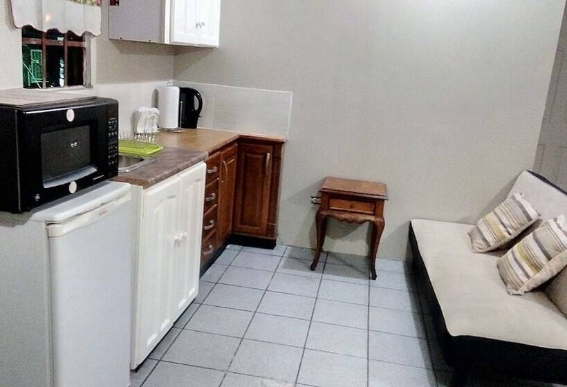 تختخواب و صبحانه Woodbrook On The Avenue