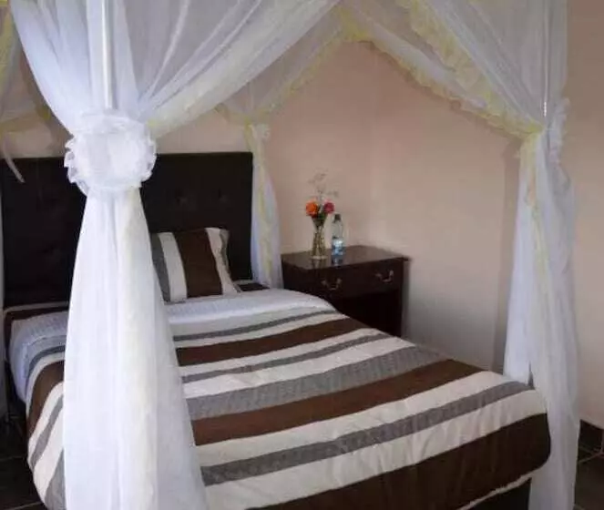 هتل Chambai Safari
