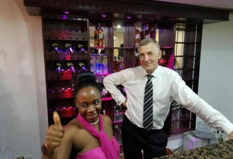 בית מלון כפרי Mbayaville