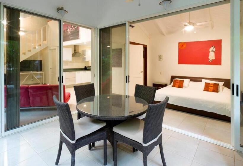 The Breeze Hotel & Villas