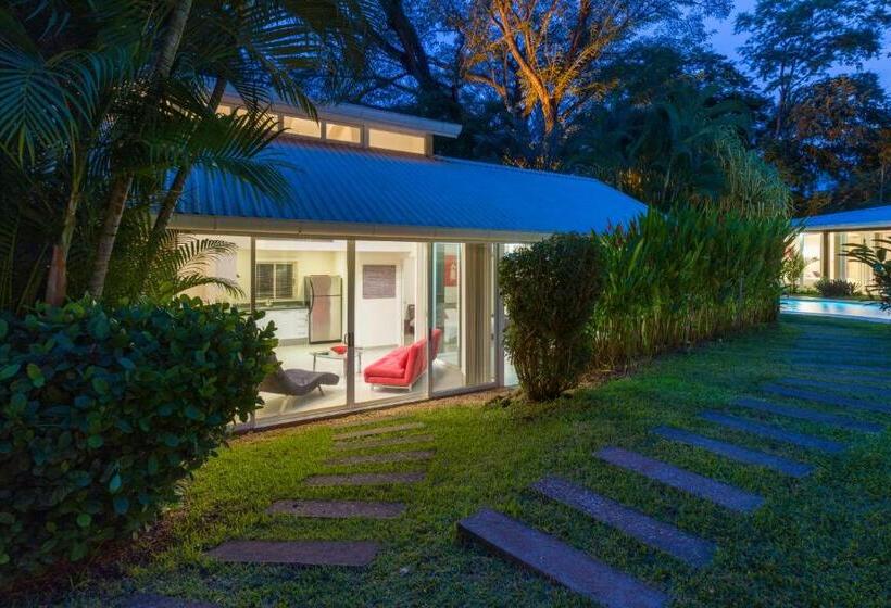 The Breeze Hotel & Villas