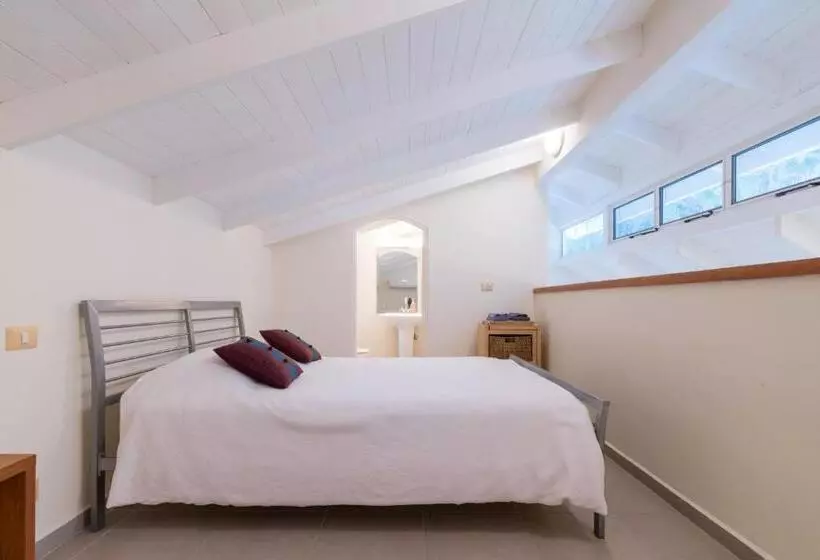 The Breeze Hotel & Villas