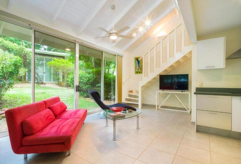 The Breeze Hotel & Villas