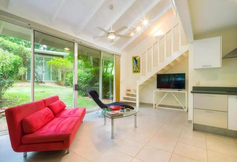The Breeze Hotel & Villas