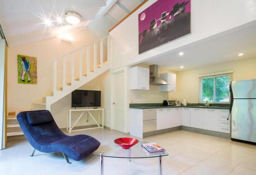 The Breeze Hotel & Villas