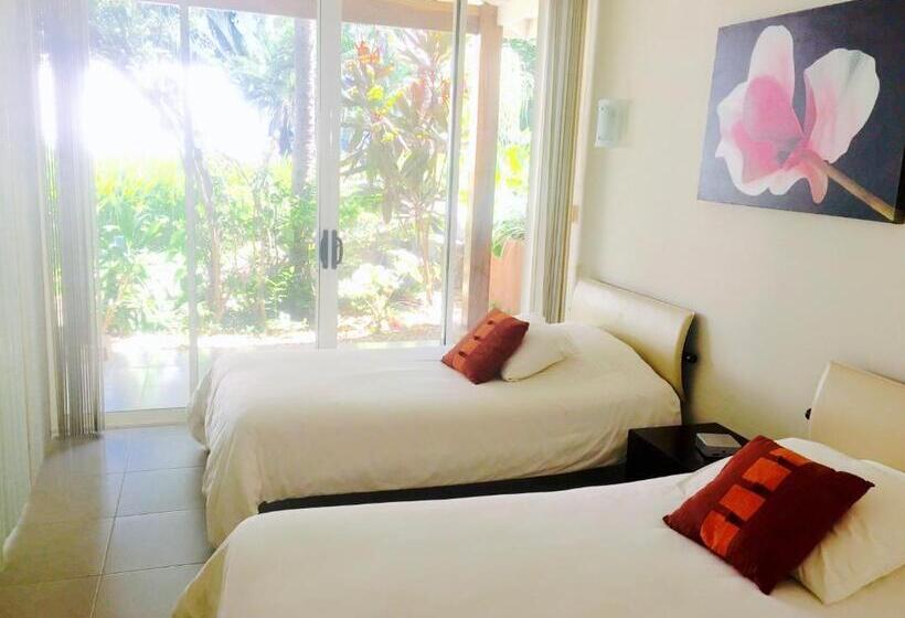 The Breeze Hotel & Villas