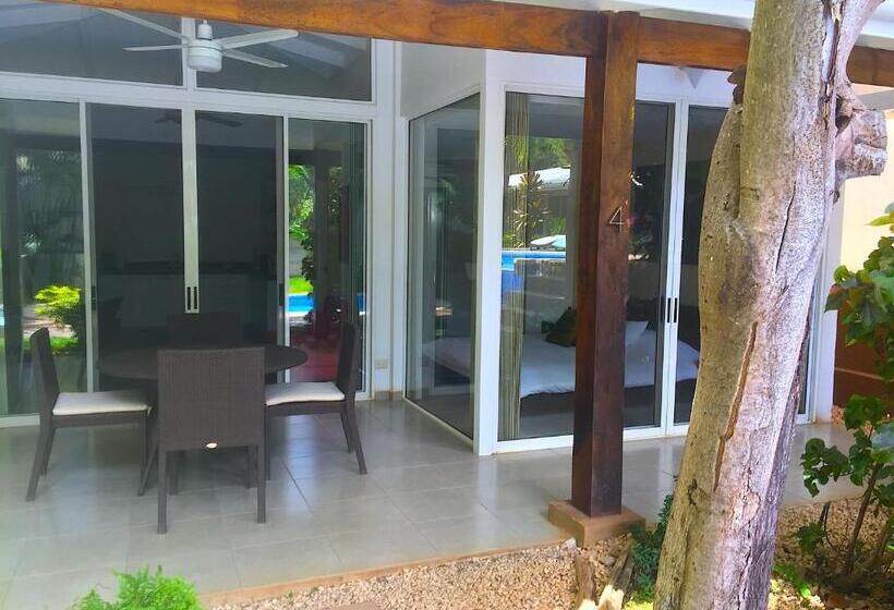 The Breeze Hotel & Villas