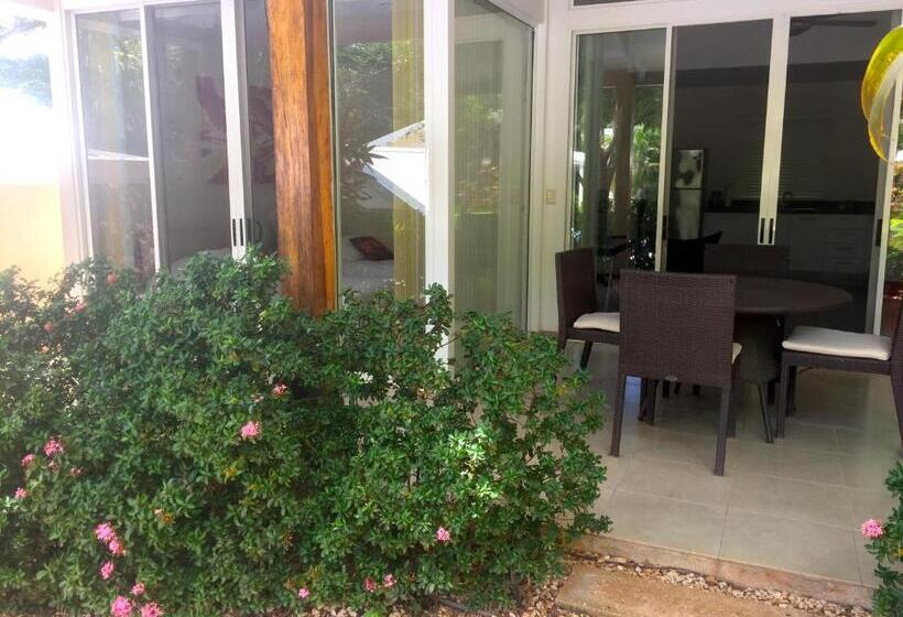 The Breeze Hotel & Villas